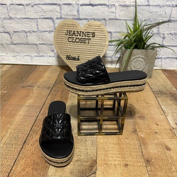 KARL LAGERFELD PARIS
Kamara Quilted Platform Sandals - Picture 3 of 10